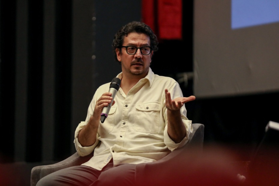 ÜNLÜ YÖNETMEN KARAÇELİK’İN YENİ FİLMİ BURSALILARLA BULUŞTU