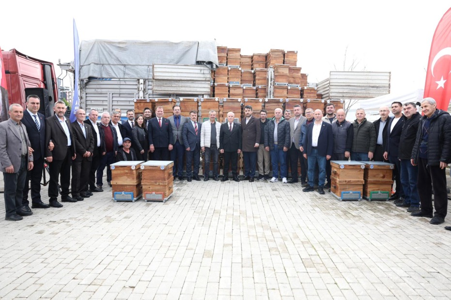 BÜYÜKŞEHİR’DEN ARICILARA KOVAN DESTEĞİ