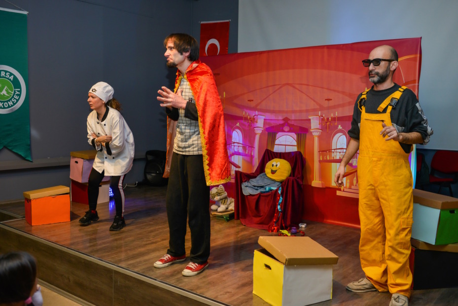 ‘KRALIN KAYIP ŞAPKASI’NI ÇOCUKLAR BULDU