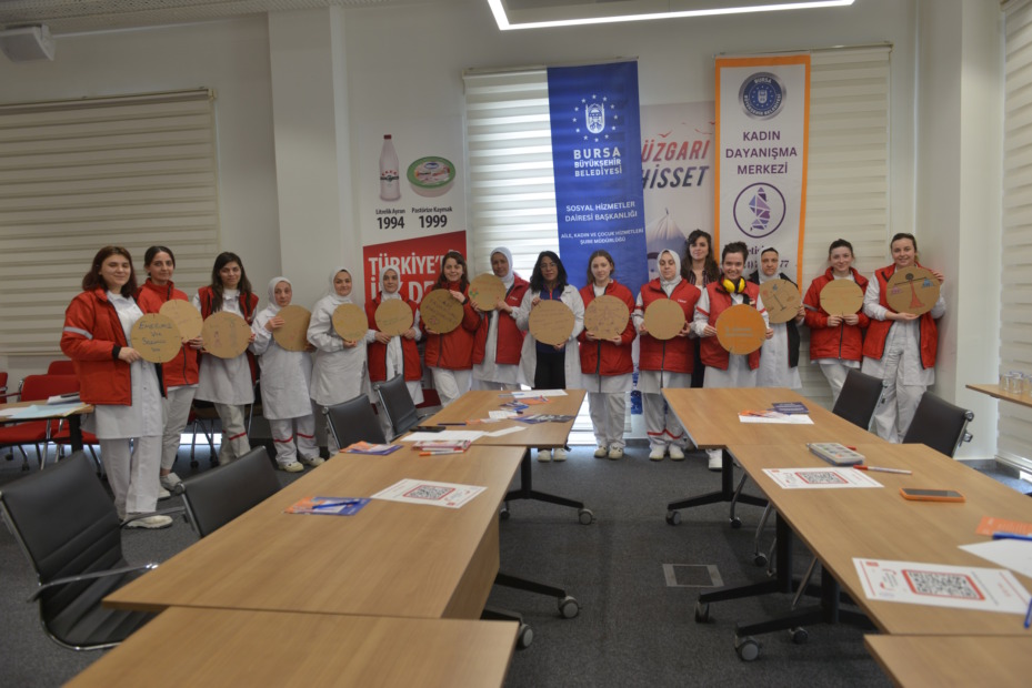 KADIN ÇALIŞANLARIN HAKLARINA DİKKAT ÇEKİLDİ