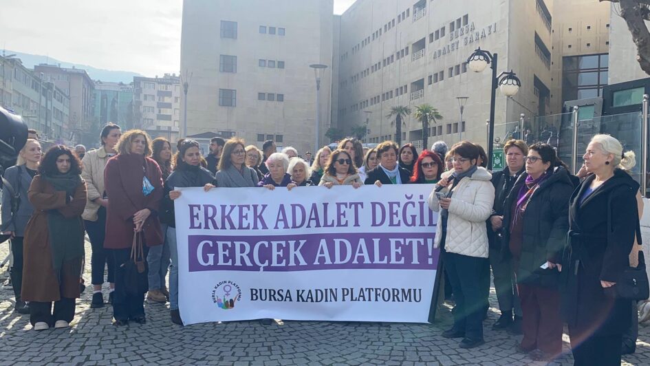 Özge Yetimoğulları davasında çıkan beraat kararına CHP’li kadınlardan tepki