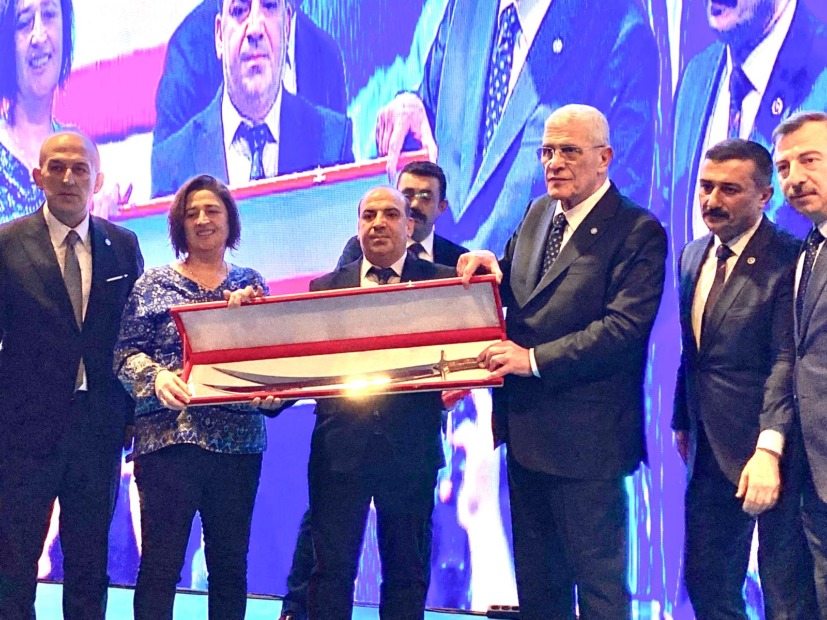 BURSA’DA SİYASET ÜSTÜ ÇIKIŞ: “KILINCIN KESKİN OLSUN GENEL BAŞKAN!”