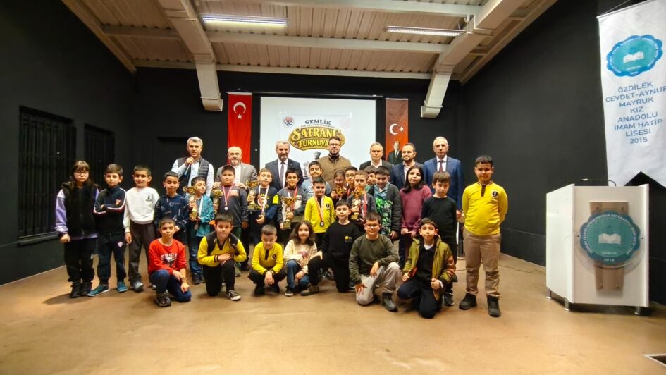 Gemlik’te satranç heyecanı başladı.