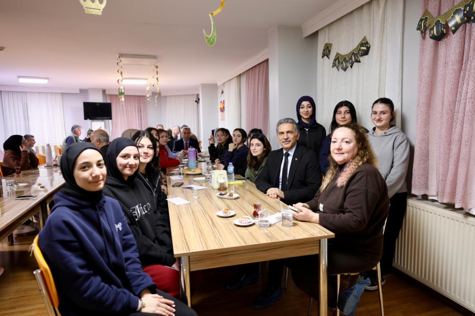 Özdilek Cevdet Aynur Mayruk Kız Anadolu İmam Hatip Lisesi Öğrenci Pansiyonunda iftar Programı