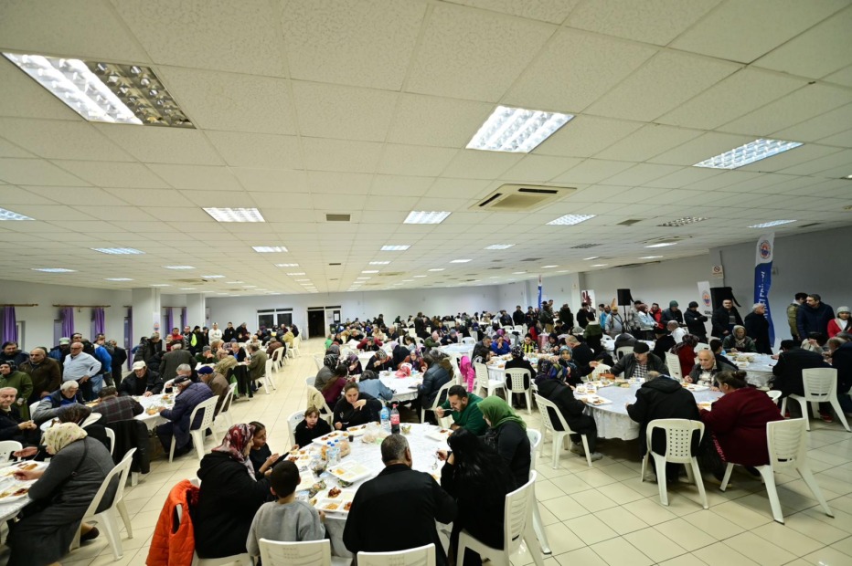 Gemlik Belediyesi’nden Ramazan ayı boyunca her gün halk iftarı