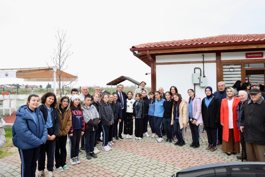 Şükrü Deviren ve Uğur Böcekleri Yaşlılar Haftasını Kutladı