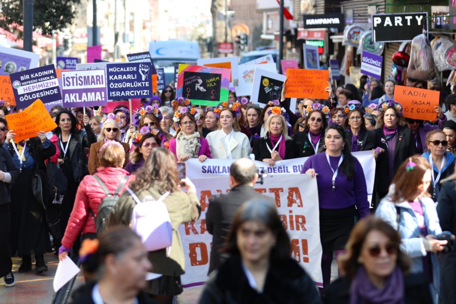 KADINLAR 8 MART’TA EŞİTLİK VE DAYANIŞMA İÇİN YÜRÜDÜ