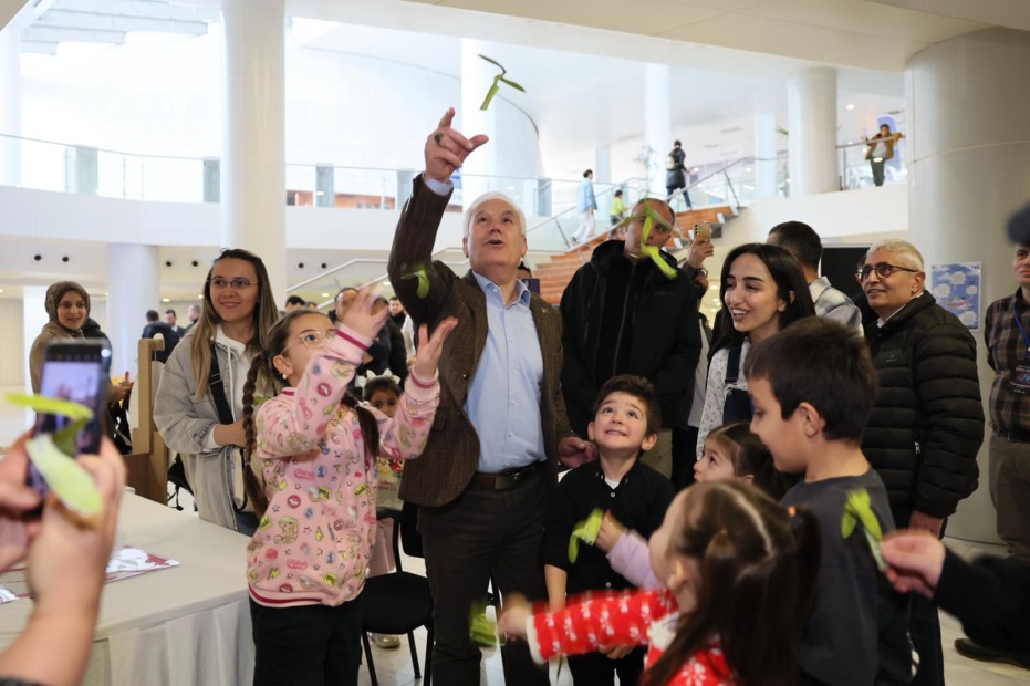 BURSA’DA GENÇLER BİLİMLE BULUŞTU