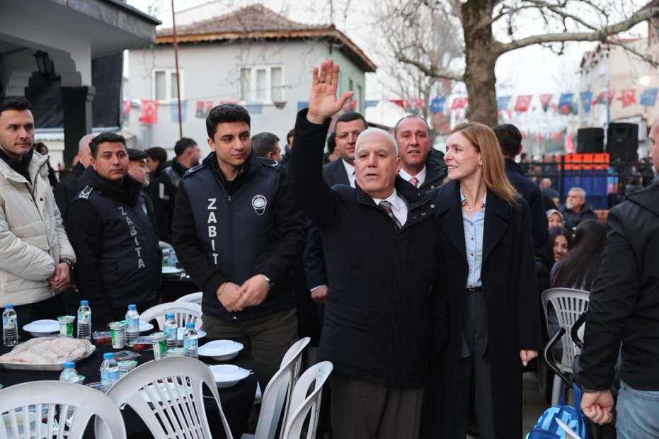 BAŞKAN BOZBEY KENDİ MAHALLESİNDE KOMŞULARIYLA İFTAR YAPTI