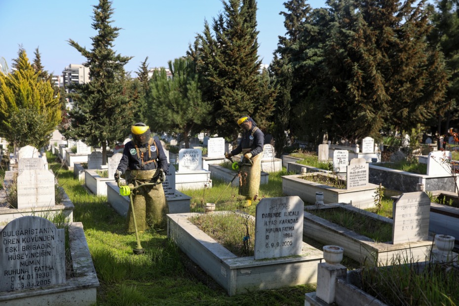 BURSA’DA ŞEHİTLİK VE MEZARLIKLAR BAYRAMA HAZIR