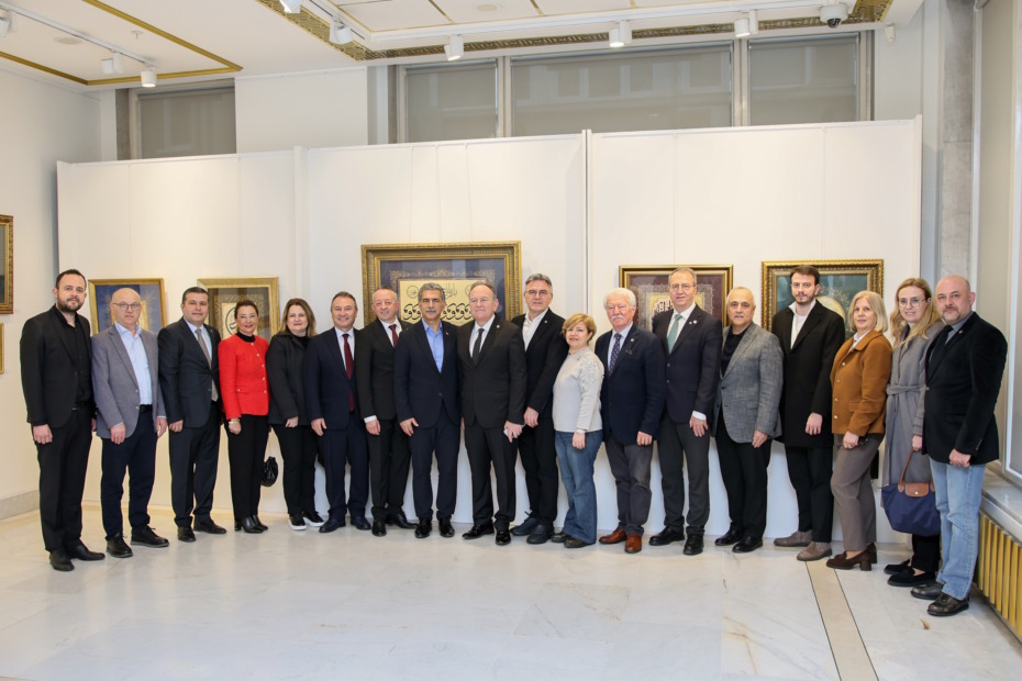 ‘ZER-İ NAB’ TEZHİP SERGİSİ BURSA’DA ZİYARETE AÇILDI