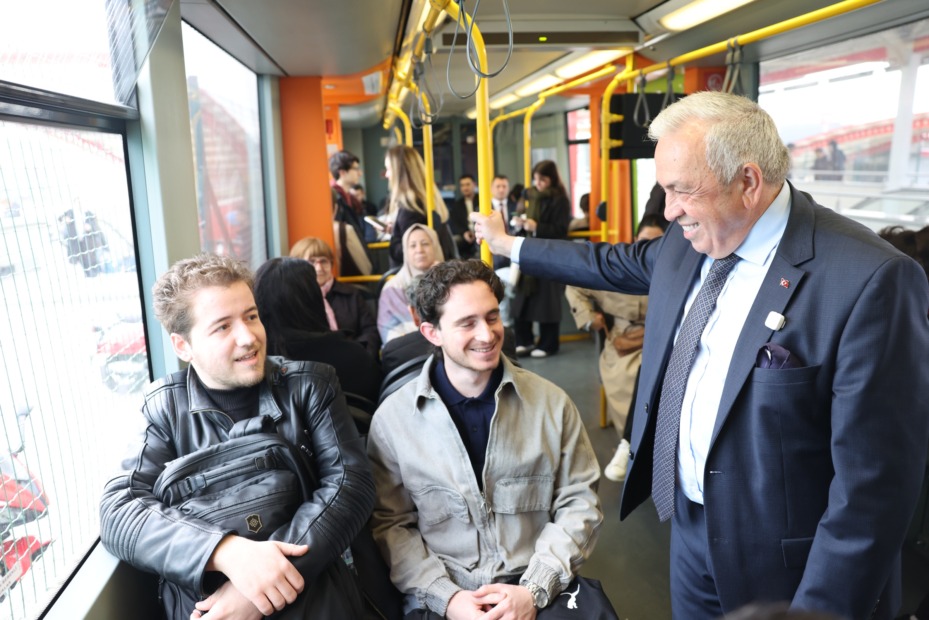 Başkan Şadi Özdemir’den mesai öncesi metro sürprizi