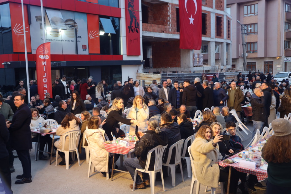 CHP NİLÜFER’DEN 2500 KİŞİLİK SOKAK İFTARI