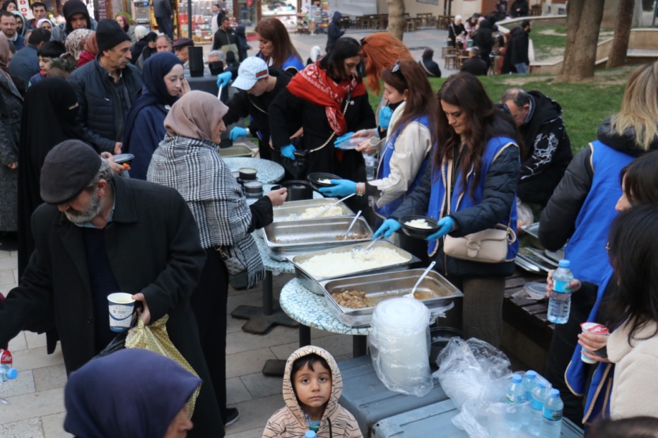 YASAV’DAN ULUCAMİ BAHÇESİNDE RAMAZAN İFTARI