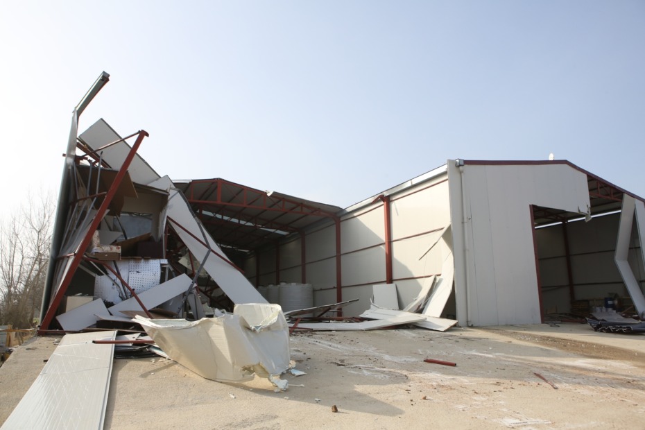 Nilüfer’de tarım alanındaki 900 metrekarelik kaçak yapı yıkıldı