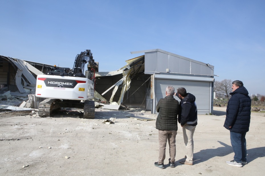 Nilüfer’de 4 kaçak bina yıkıldı