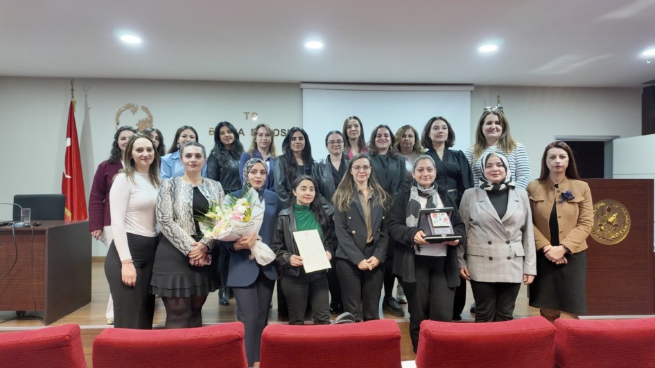 Bursa Barosu’nun “İlham Veren Kadınlar”  ödülü bu yıl Migros depo işçisi kadınların