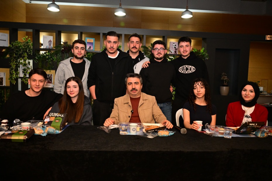 BAŞKAN YILMAZ’DAN ÖĞRENCİLERE SAHUR SÜRPRİZİ