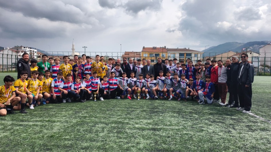 GEMLİK’TE OKUL SPORLARI FUTBOL HEYECANI TAMAMLANDI