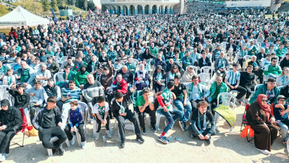 BURSA’DA DEV EKRANDA BURSASPOR COŞKUSU!