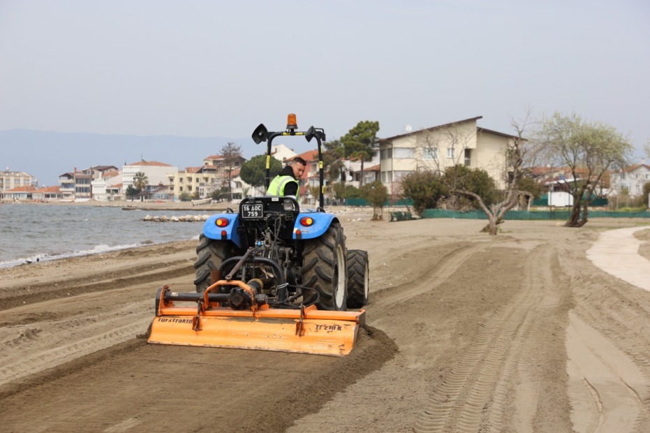 PLAJLAR YAZA HAZIR HALE GETİRİLİYOR