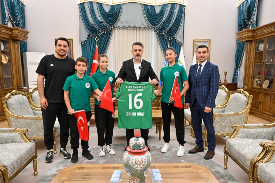 23 NİSAN’DA BAŞKANLIK KOLTUĞU ÇOCUKLARIN OLDU