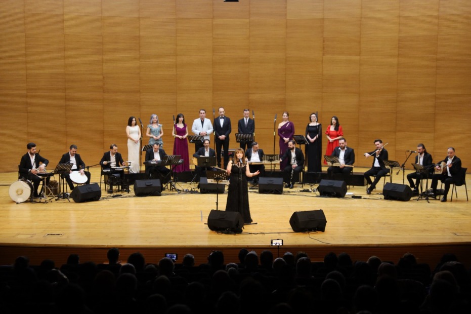 SANATSEVERLERE ŞARKI VE TÜRKÜLERLE MÜZİK ZİYAFETİ