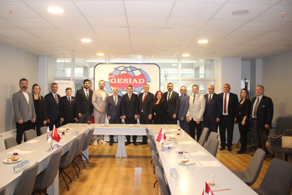ÜMİT ÖZDAĞ’DAN GESİAD’A ZİYARET…
