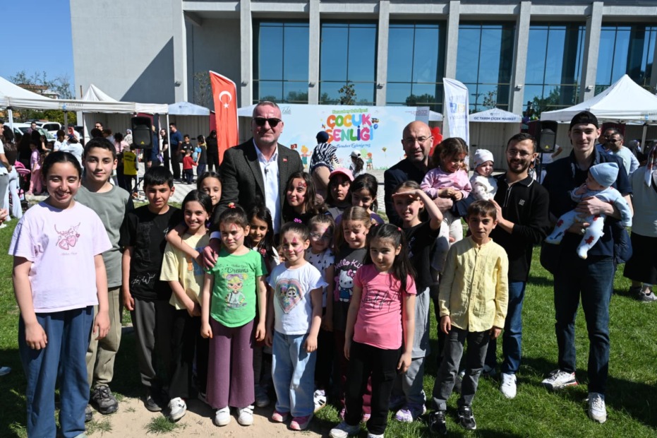 KARACABEY’DE ÇOCUKLARIN NEŞESİ GÖKYÜZÜNE YÜKSELDİ