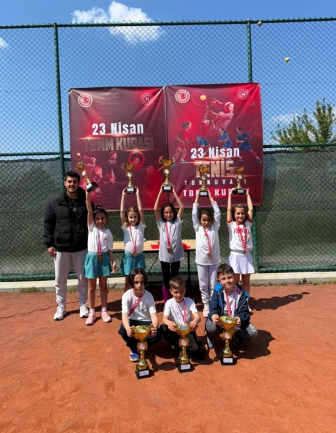 Osmangazi Belediyespor’dan Kortta Madalya Yağmuru