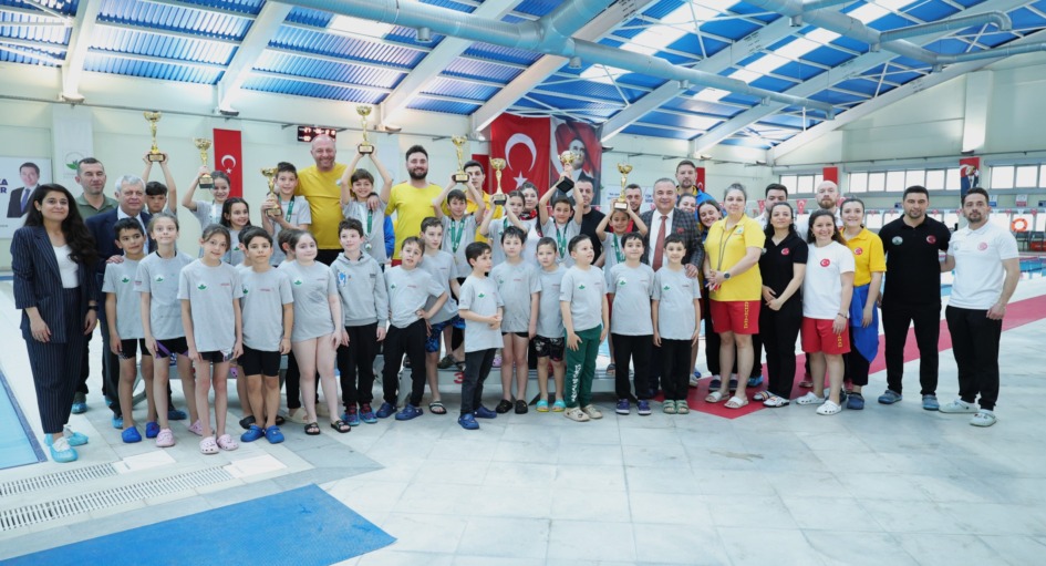 Osmangazi’de Çocuklar Bayram Coşkusu İçin Kulaç Attı