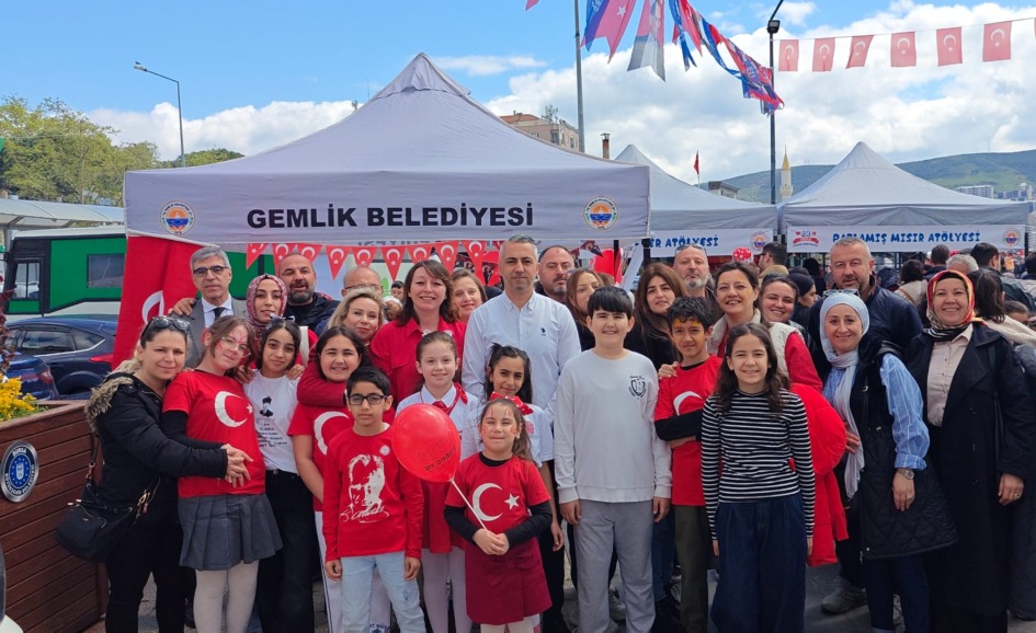 GEMLİK KENT KONSEYİ 23 NİSAN’DA ÇOCUKLARI UNUTMADI