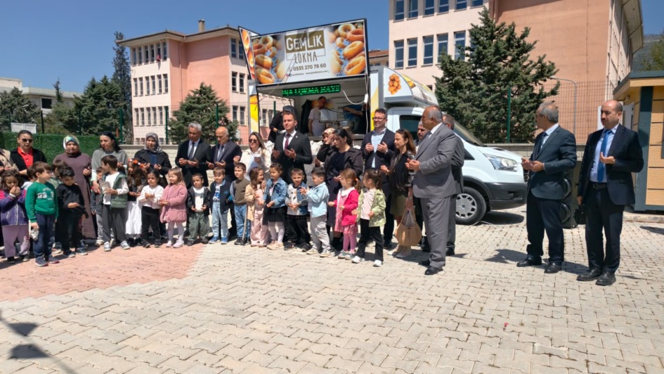 Gemlik’te Eğitim Şehitleri İçin Lokma Hayrı Düzenlendi