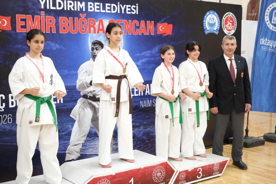 YILDIRIMLI KARATECİLERDEN MADALYA YAĞMURU