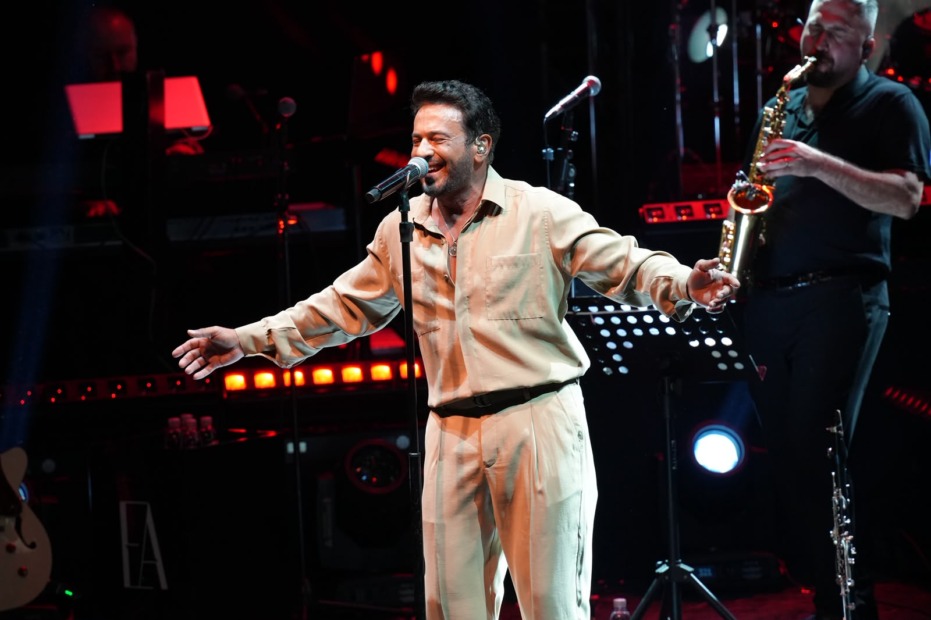 AÇIKHAVA’DA EMRE ALTUĞ’DAN MÜZİK DOLU GECE