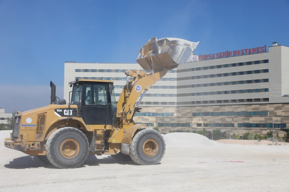 BURSA ŞEHİR HASTANESİ’NİN İÇ YOLLARI YENİLENDİ