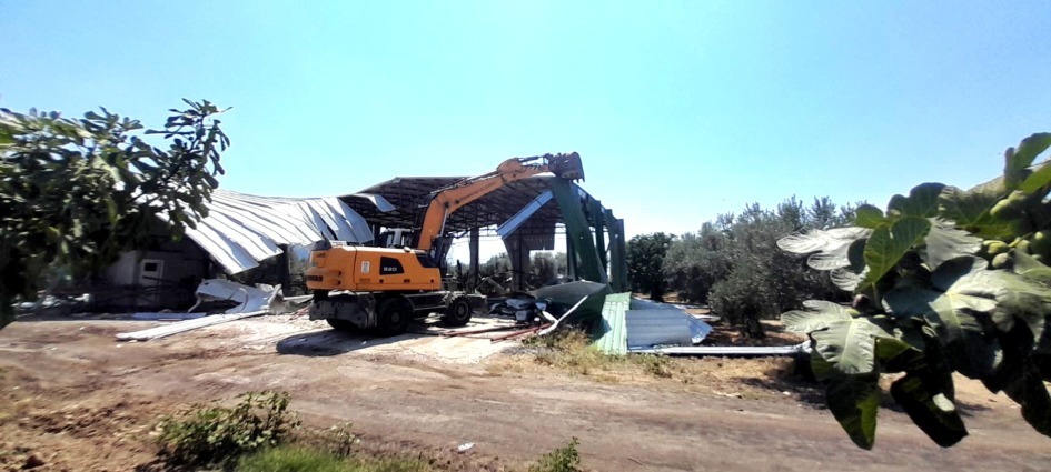Tarım Alanına Kaçak Yapılan Depo Yıkıldı