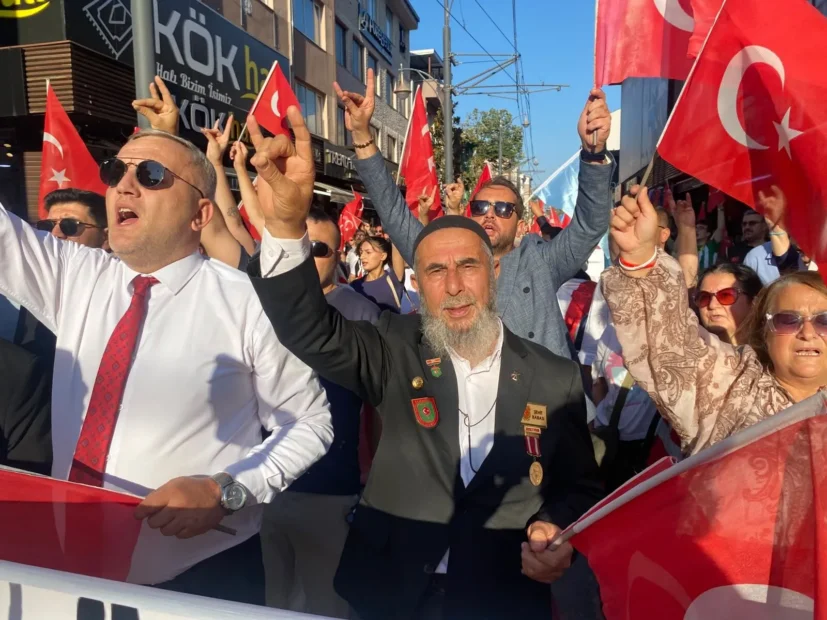 Bursa’da Çerçeve Yasaya karşı kitlesel yürüyüş: “Milletvekillerinin yeminini biz edeceğiz”