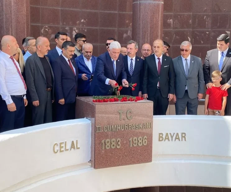 İYİ Parti Genel Başkanı Dervişoğlu, Bursa’da Celal Bayar’ın kabrini ziyaret etti